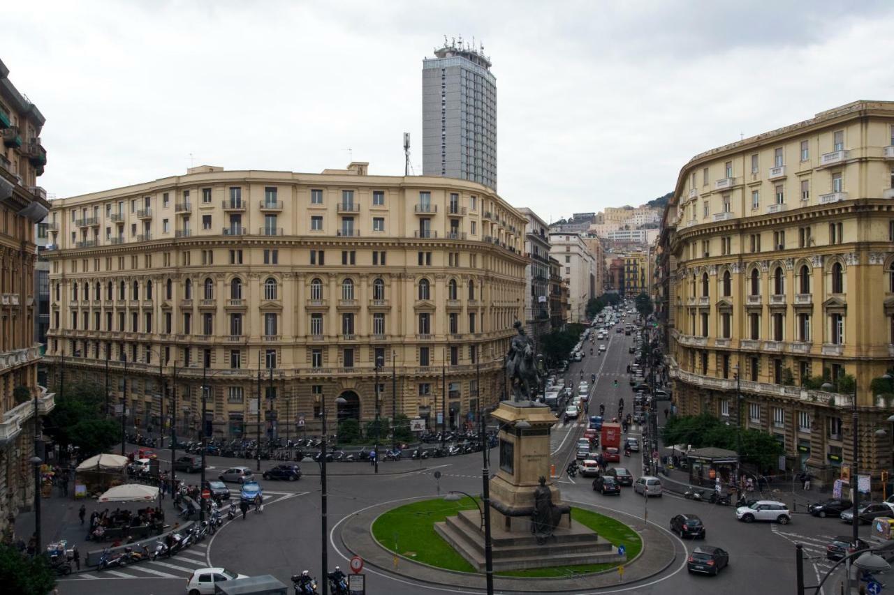 Piazza Bovio Al 21 Neapel